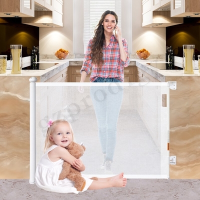 Εσωτερική υπαίθρια της Pet πύλη πλέγματος πυλών εισελκόμενη για τα σκαλοπάτια